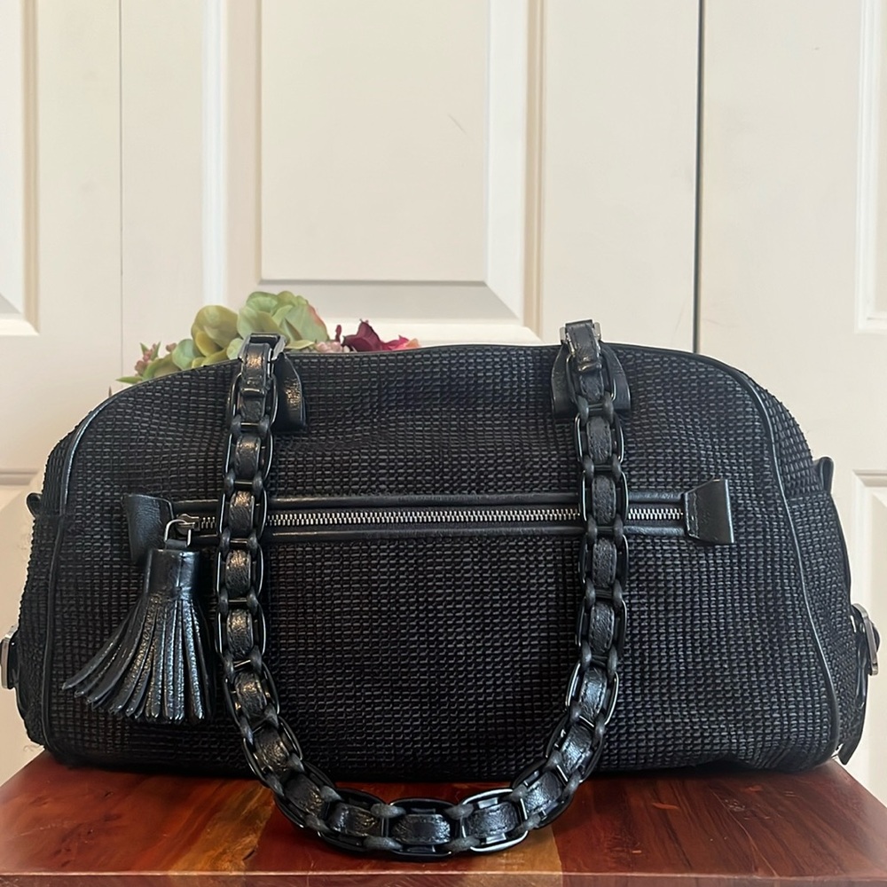 Pre-owned Salvatore Ferragamo black shoulder bag with chain link handle.